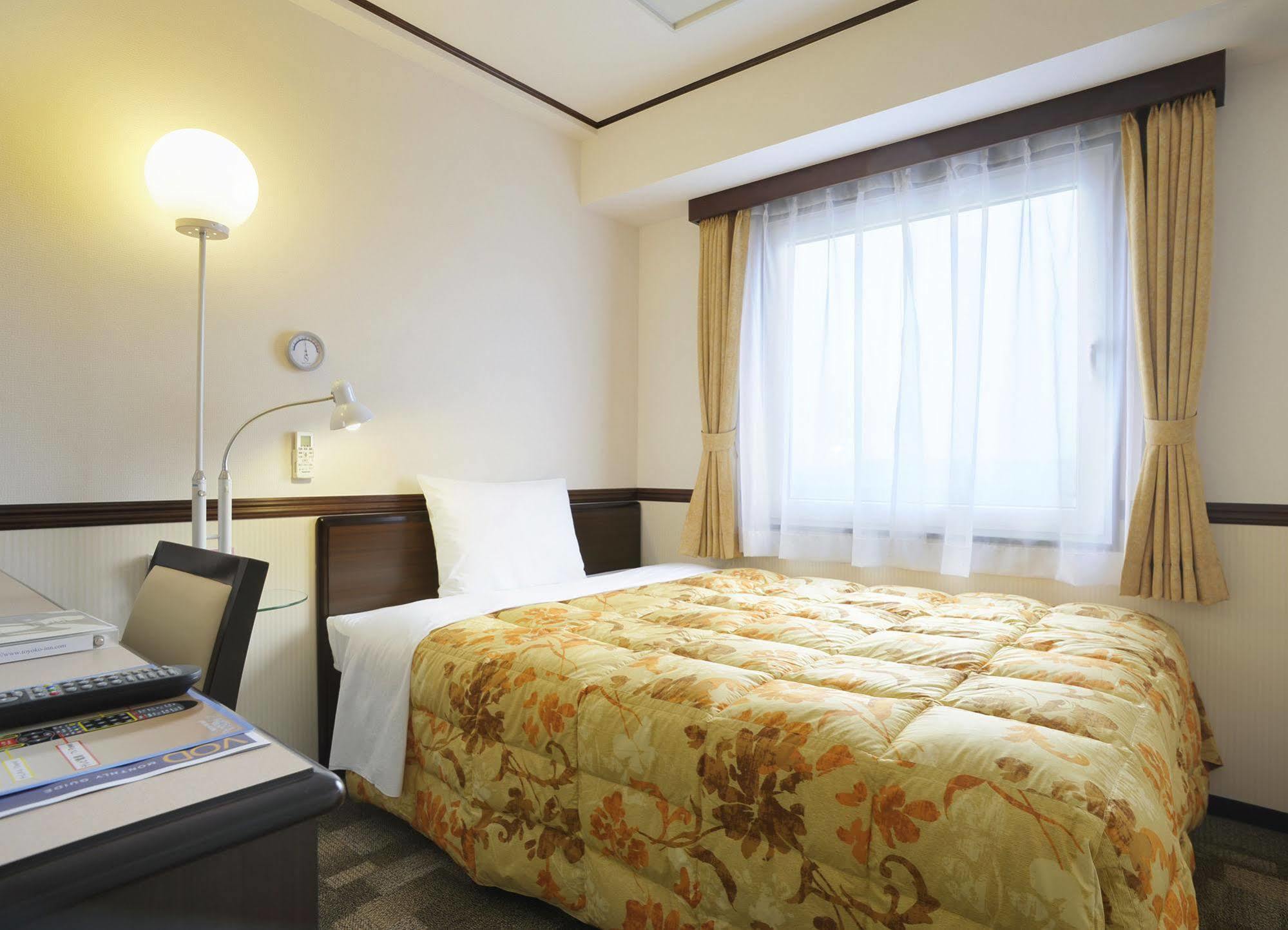 Toyoko Inn Osaka Semba Higashi Exterior foto